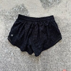 Lululemon Hotty Hot Low-Rise 2.5" Short Size 4